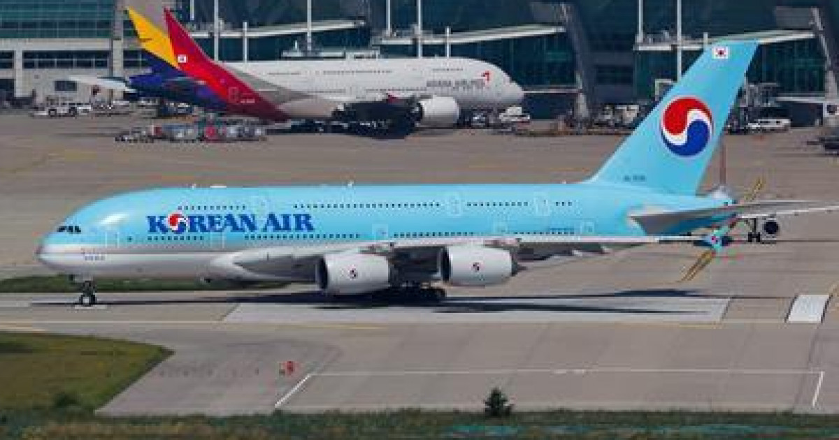 Yak-40 fitted with propeller for superconducting motor test